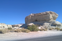 Steinformationen zwischen Lone Pine und Death Valley