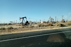 Zwischen Bakersfield und Buttonwillow, Ölförderung