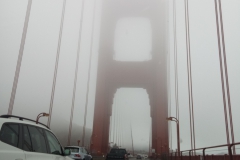 Fahrt über die Golden Gate Bridge, San Francisco. Leider mit Nebel